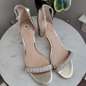 NWOT Jewel Badgley Mischka gold rhinestone block heel